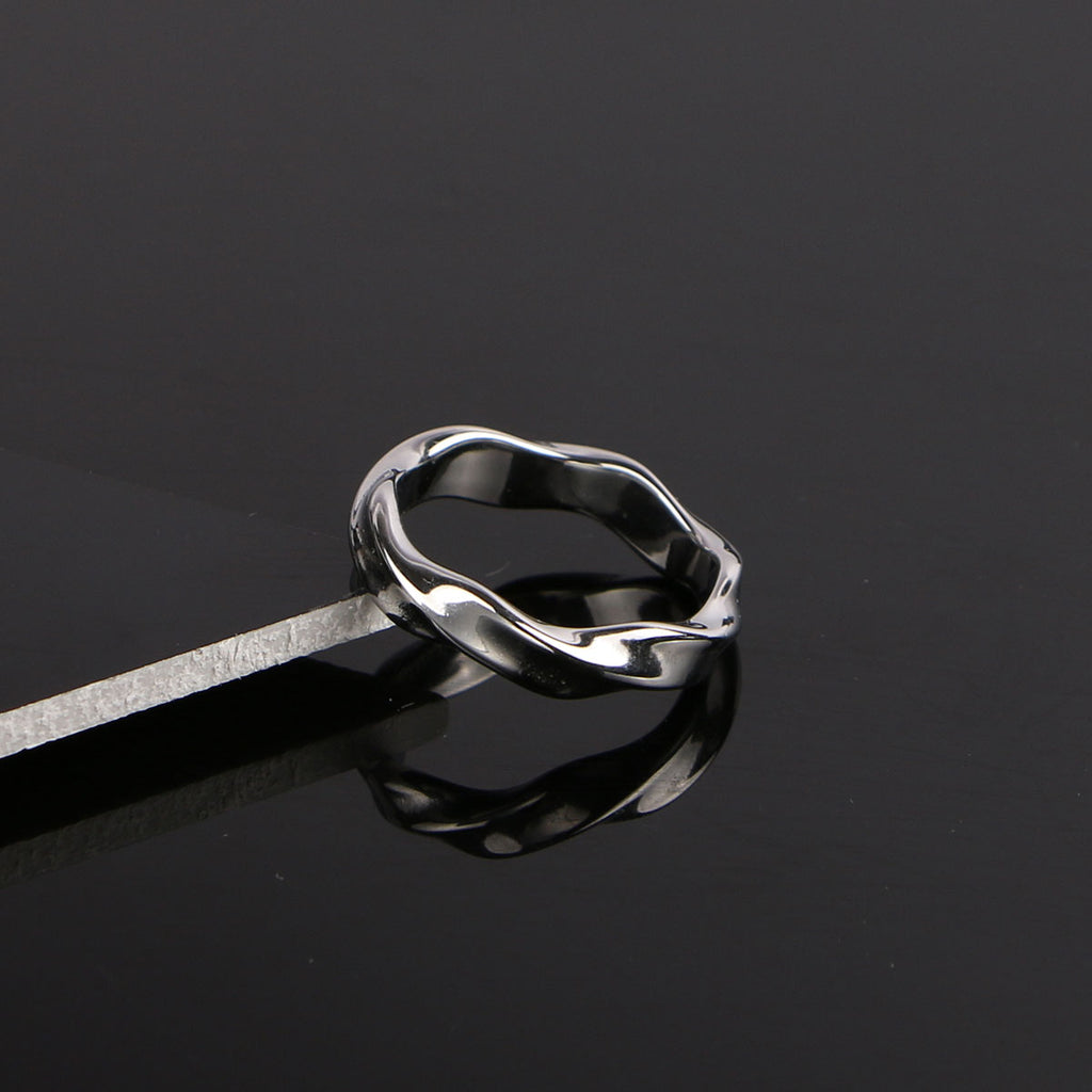 Mobius Twist Ring