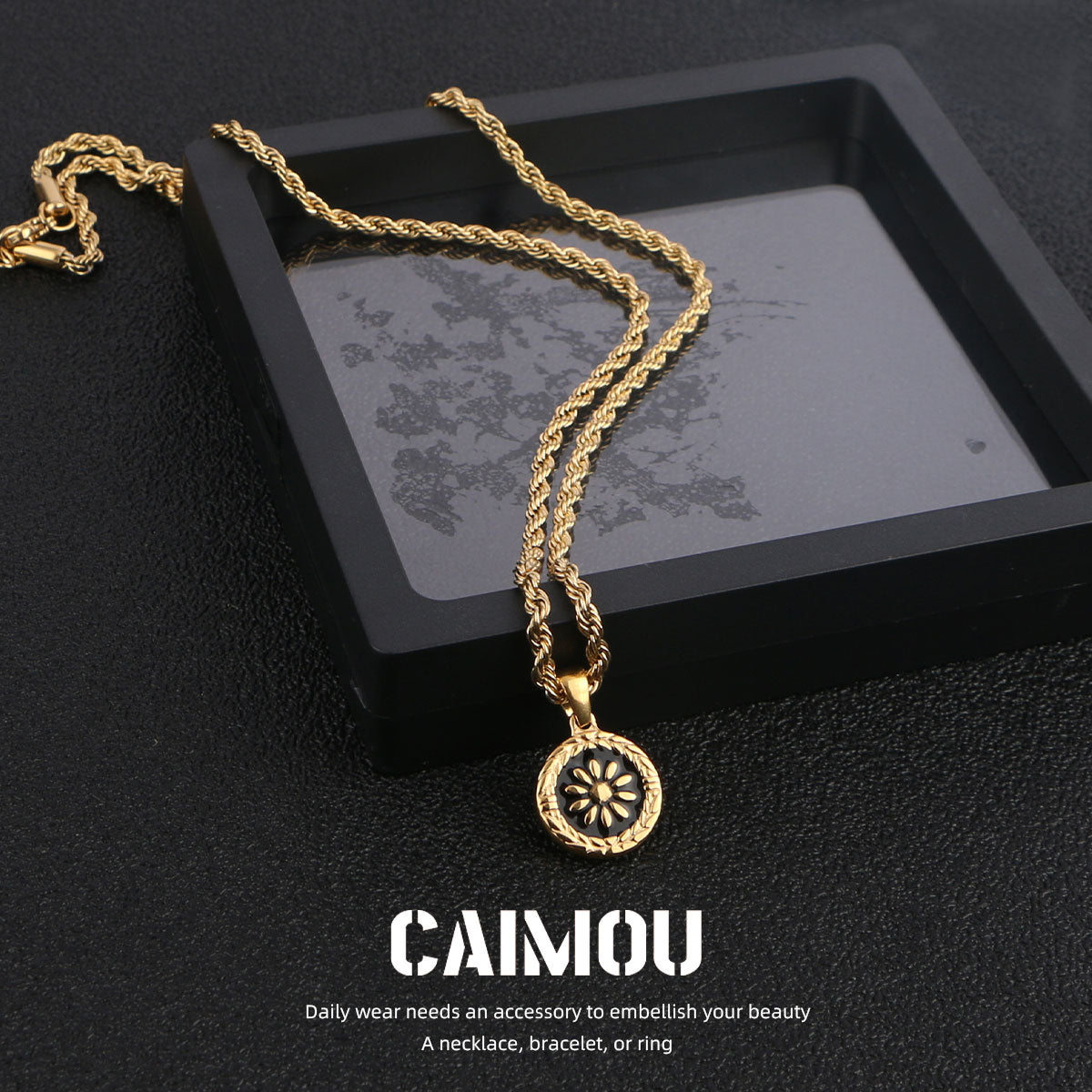 Daisy round pendant necklace