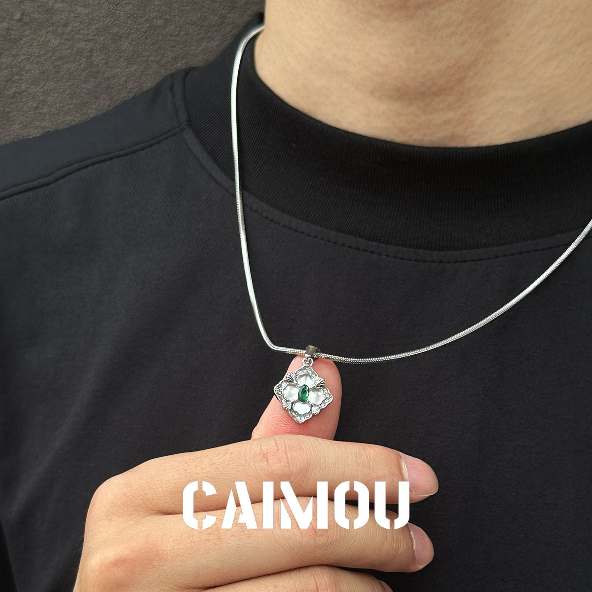 Mother-of-Pearl Clover Choker Necklace