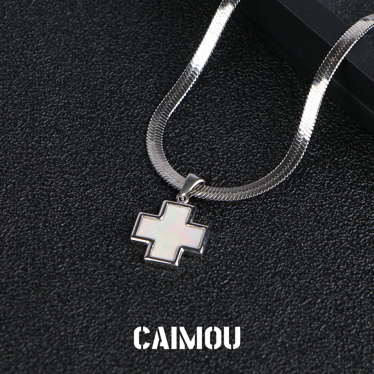 🤍✝️Mother-of-pearl cross clavicle chain