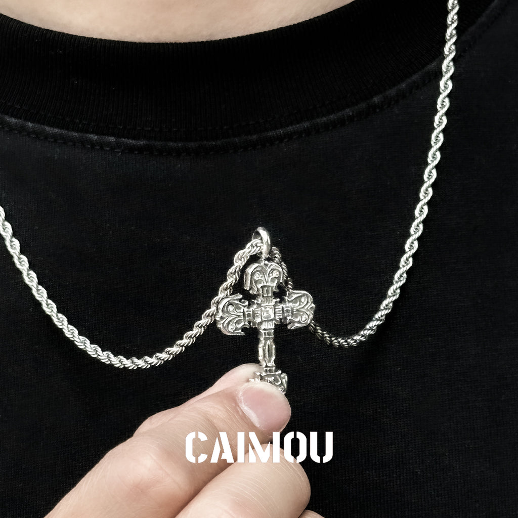 ✝️Textured Cross Necklace