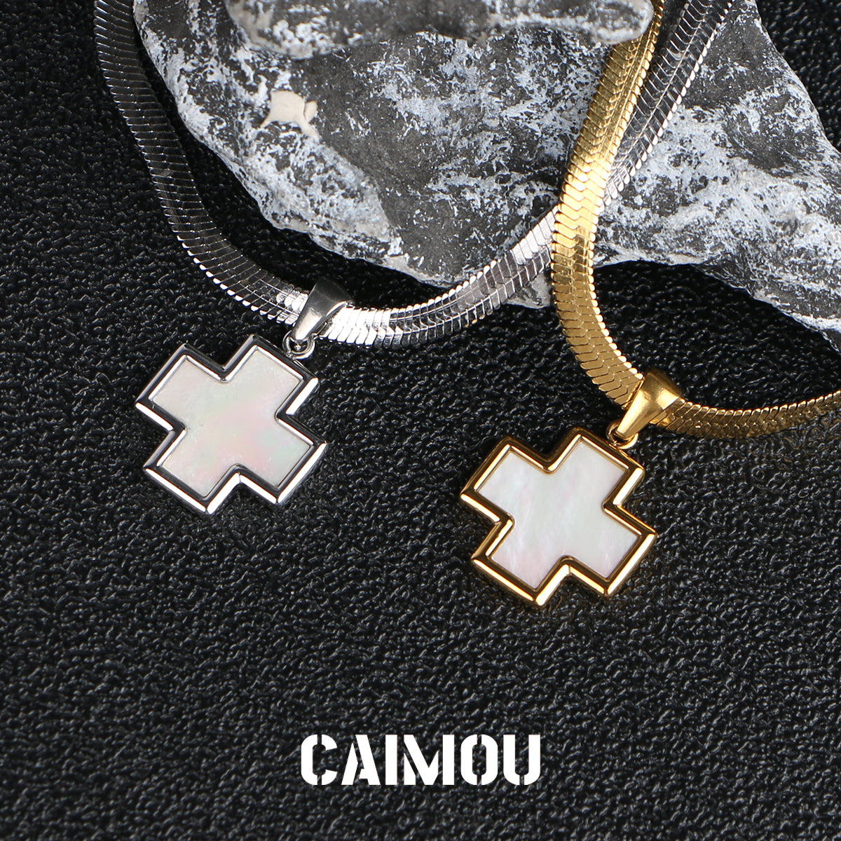 🤍✝️Mother-of-pearl cross clavicle chain