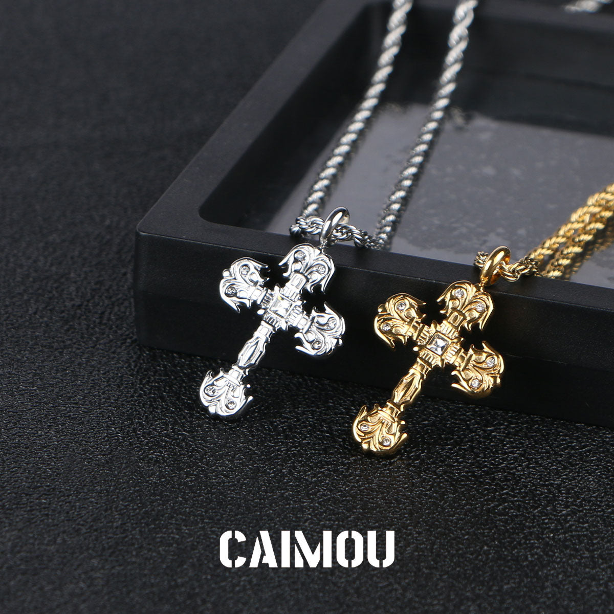 ✝️Textured Cross Necklace