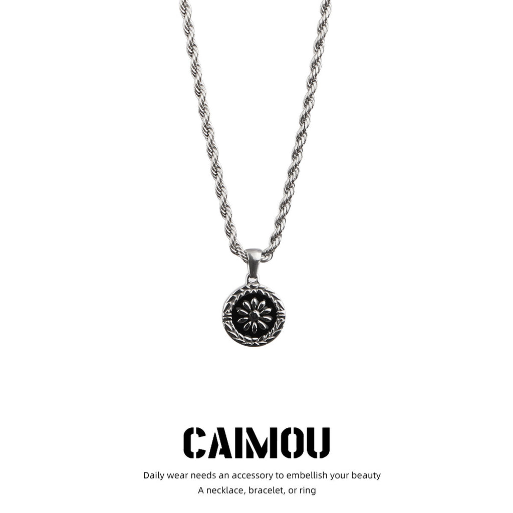 Daisy round pendant necklace