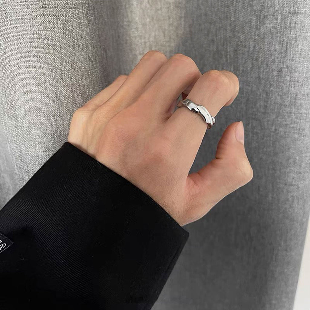 Mobius Twist Ring