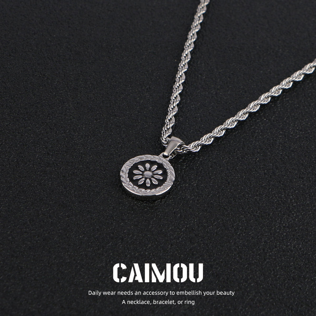 Daisy round pendant necklace
