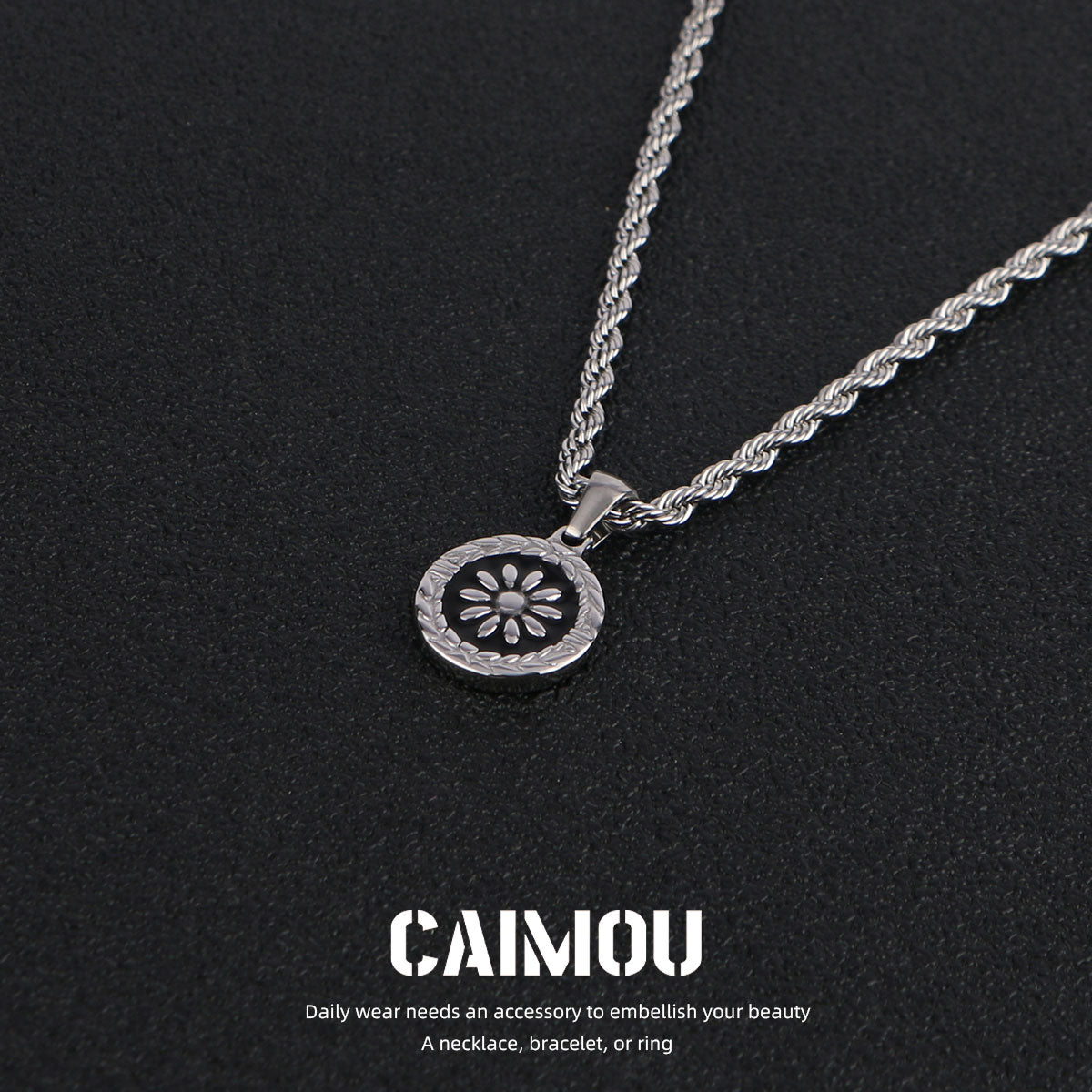 Daisy round pendant necklace