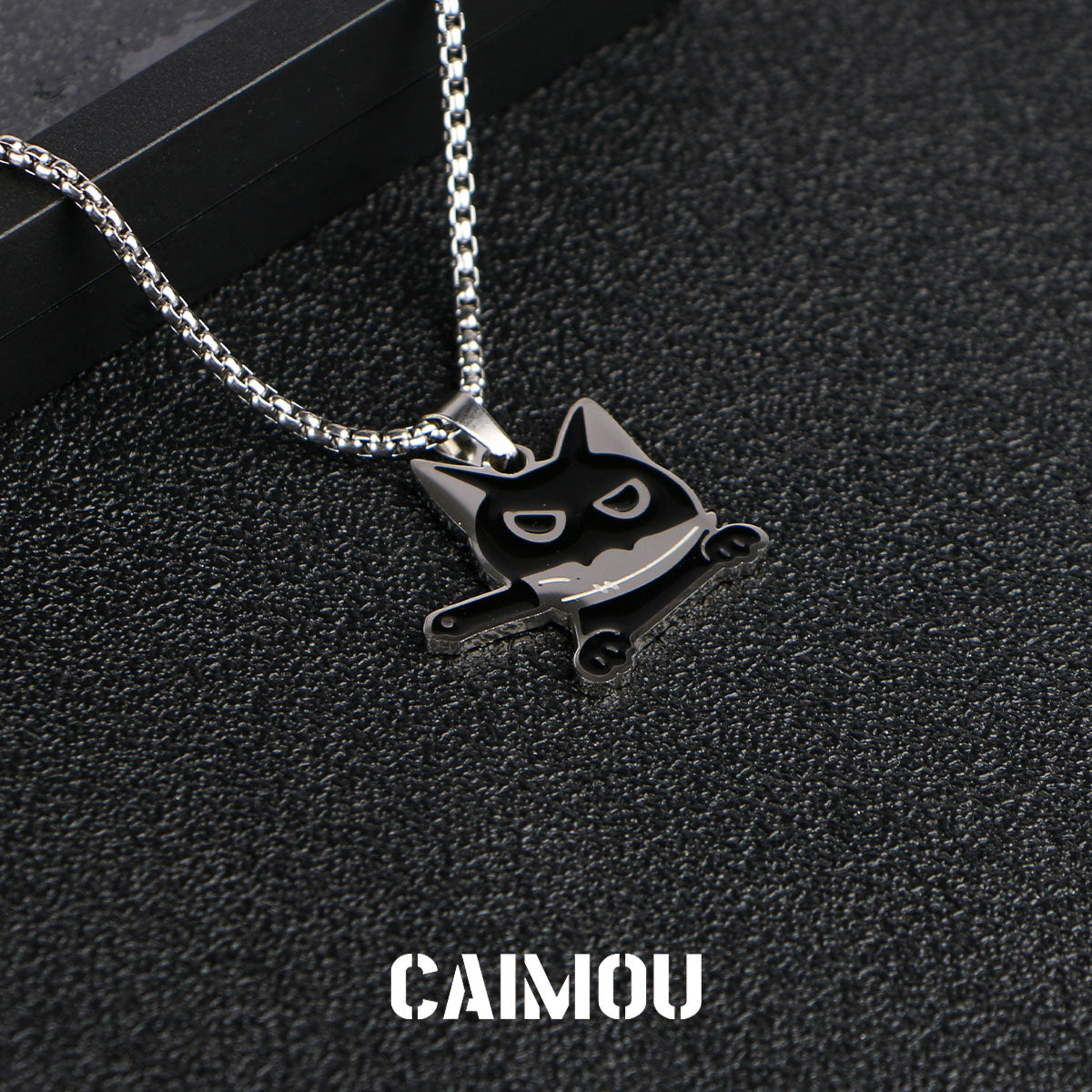 Knife Holding Cat Pendant Necklace (Firm Version)