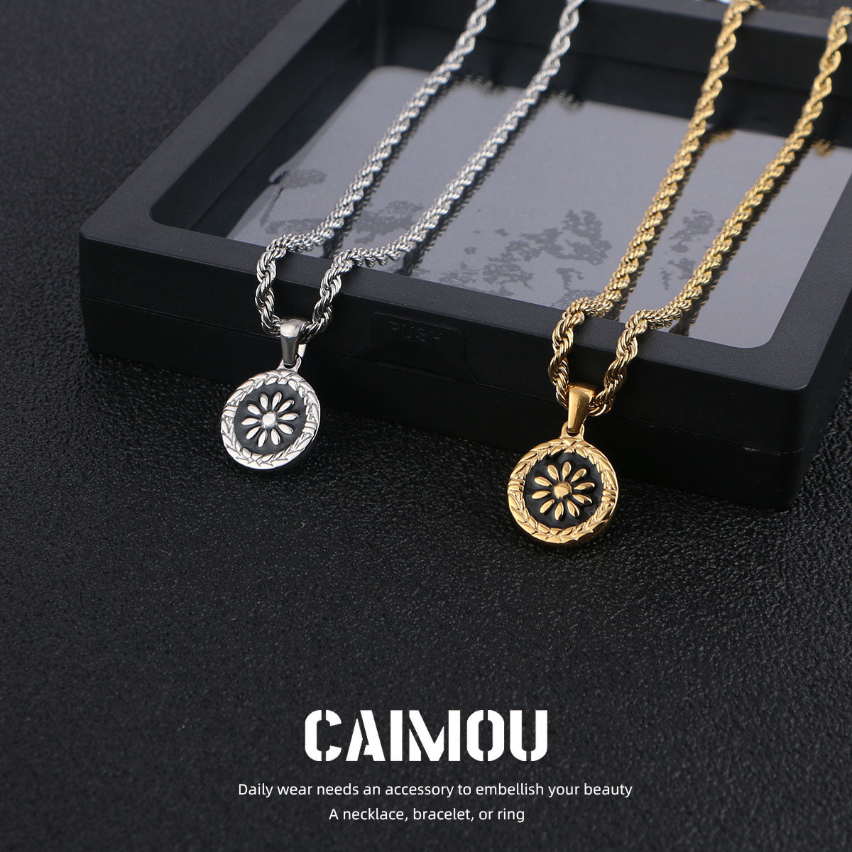 Daisy round pendant necklace