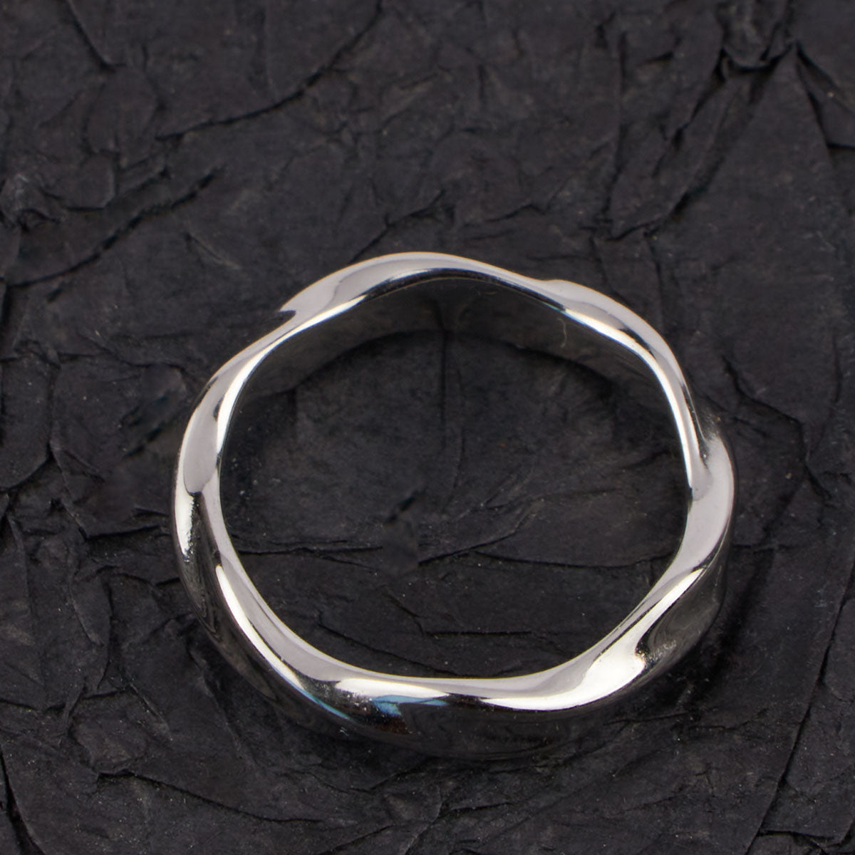 Mobius Twist Ring