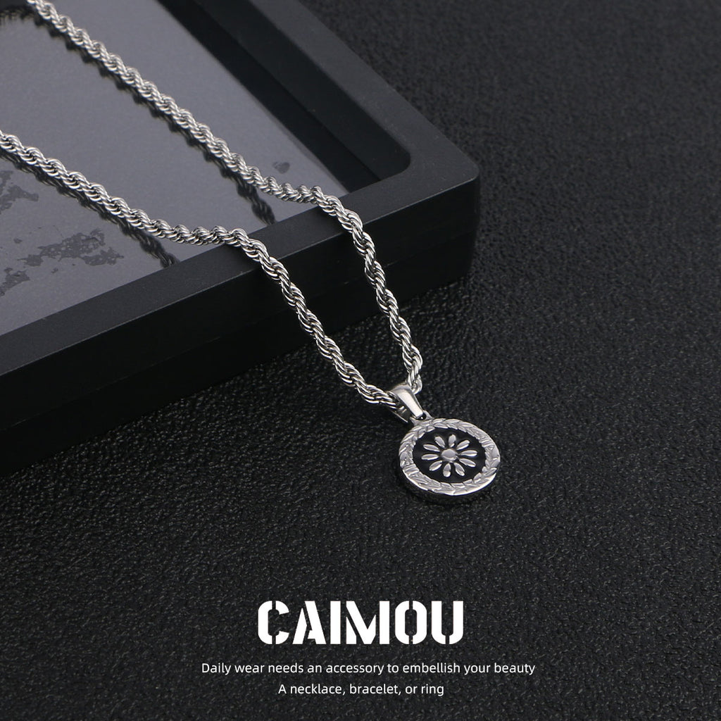 Daisy round pendant necklace