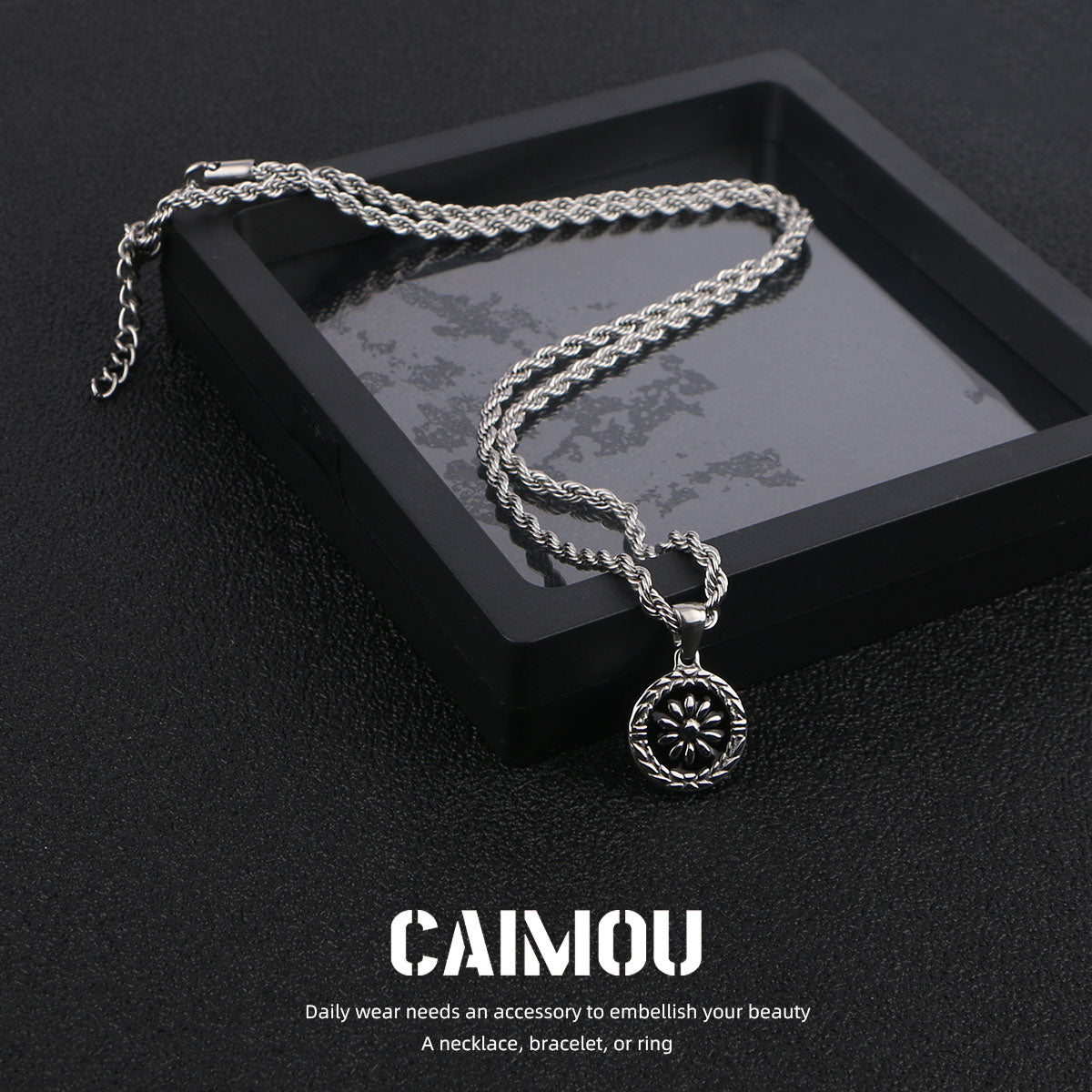 Daisy round pendant necklace